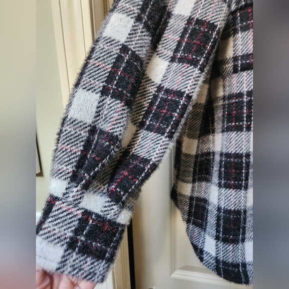 Z Supply Plaid Women's Shirt Jacket - Black/White/Red, Size Small - Picture 5 of 13